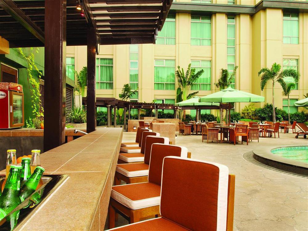 New Coast Hotel Manila Restaurant foto